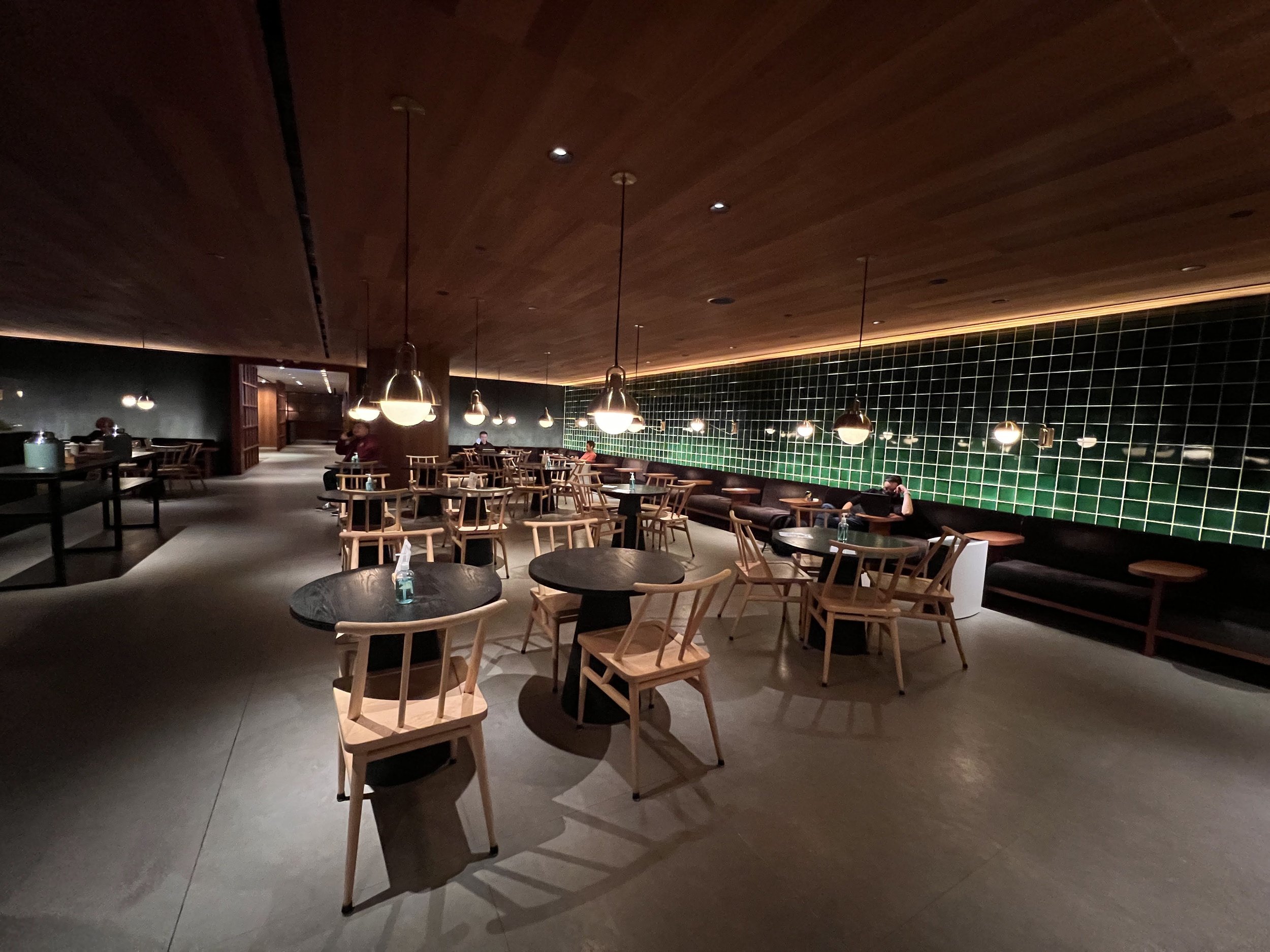 Excellent: A Look Inside Cathay Pacific’s ‘The Pier’ Business Class Lounge at&nbsp;HKIA
