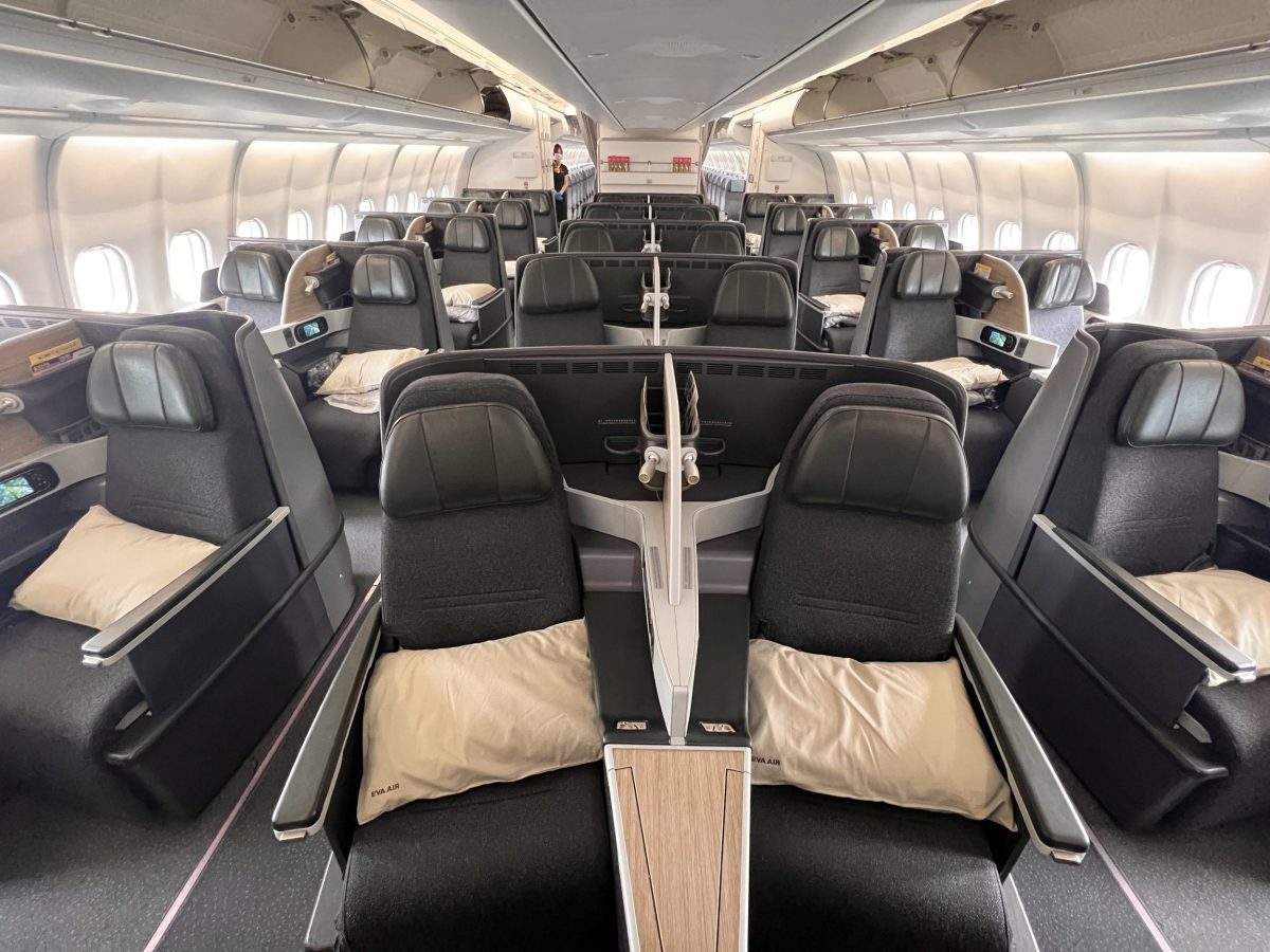 Taiwanese hospitality at its best? EVA Air A330 Business Class, Seoul Incheon to Taipei